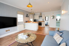 Fabulous 3-bedroom home across St Michaels Mount